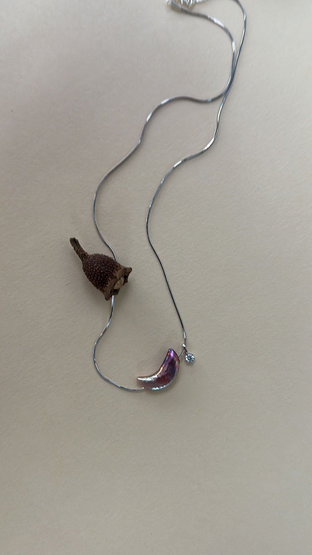 Iridescent Pearl Moon Pendant Necklace – Silver