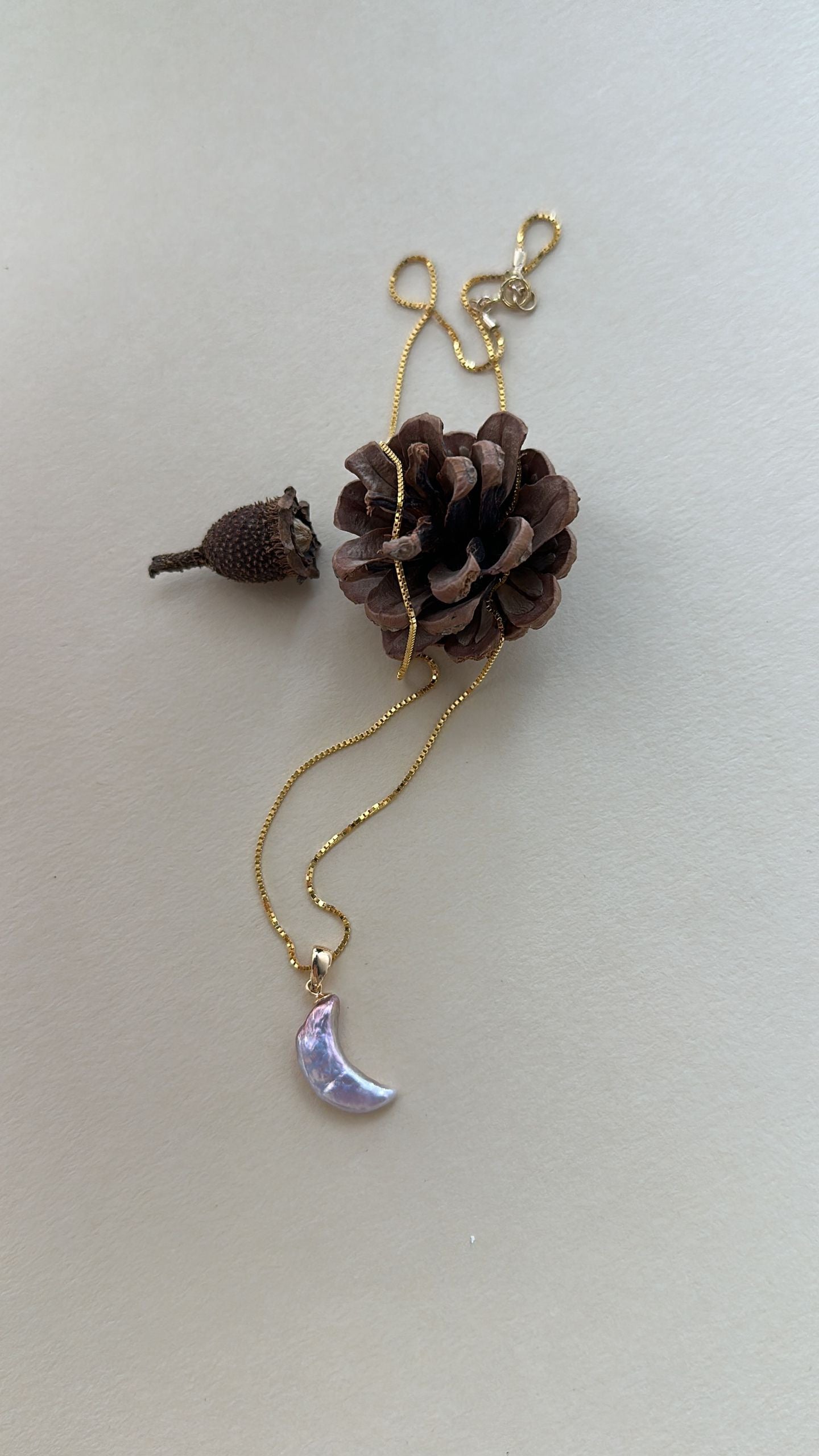 Iridescent Pearl Moon Pendant Necklace – Gold