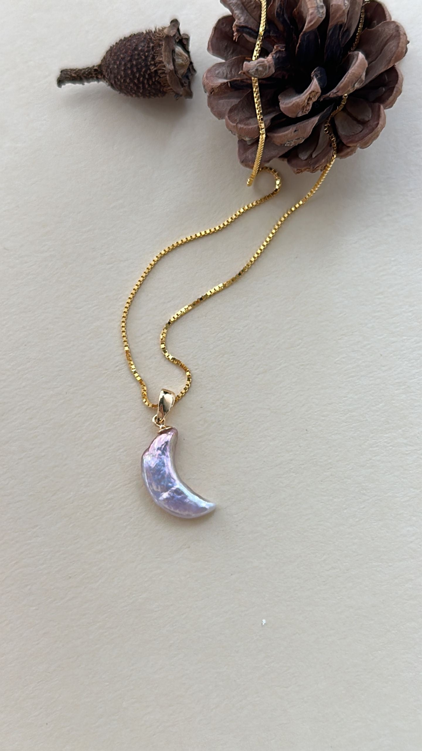 Iridescent Pearl Moon Pendant Necklace – Gold