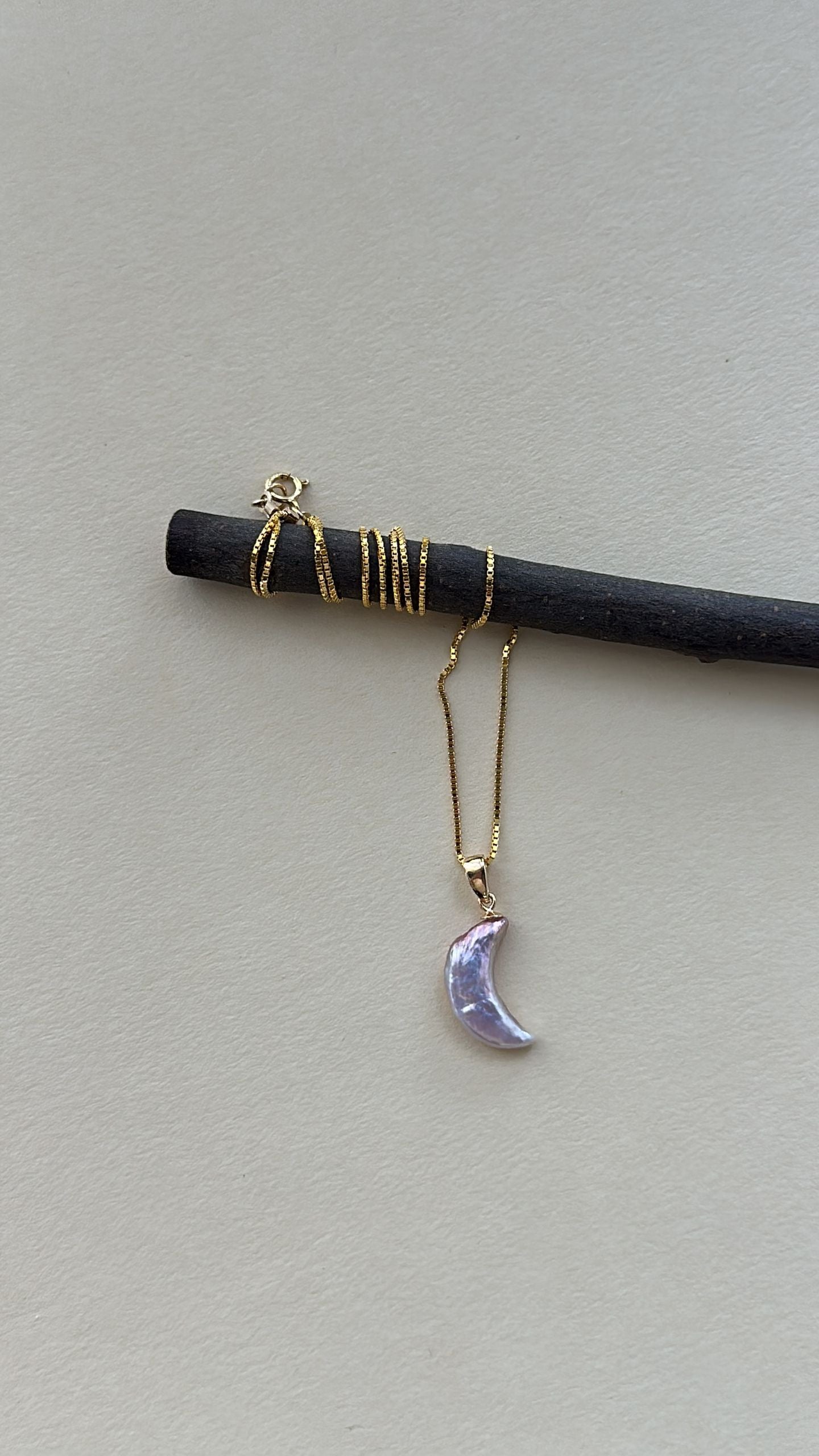 Iridescent Pearl Moon Pendant Necklace – Gold