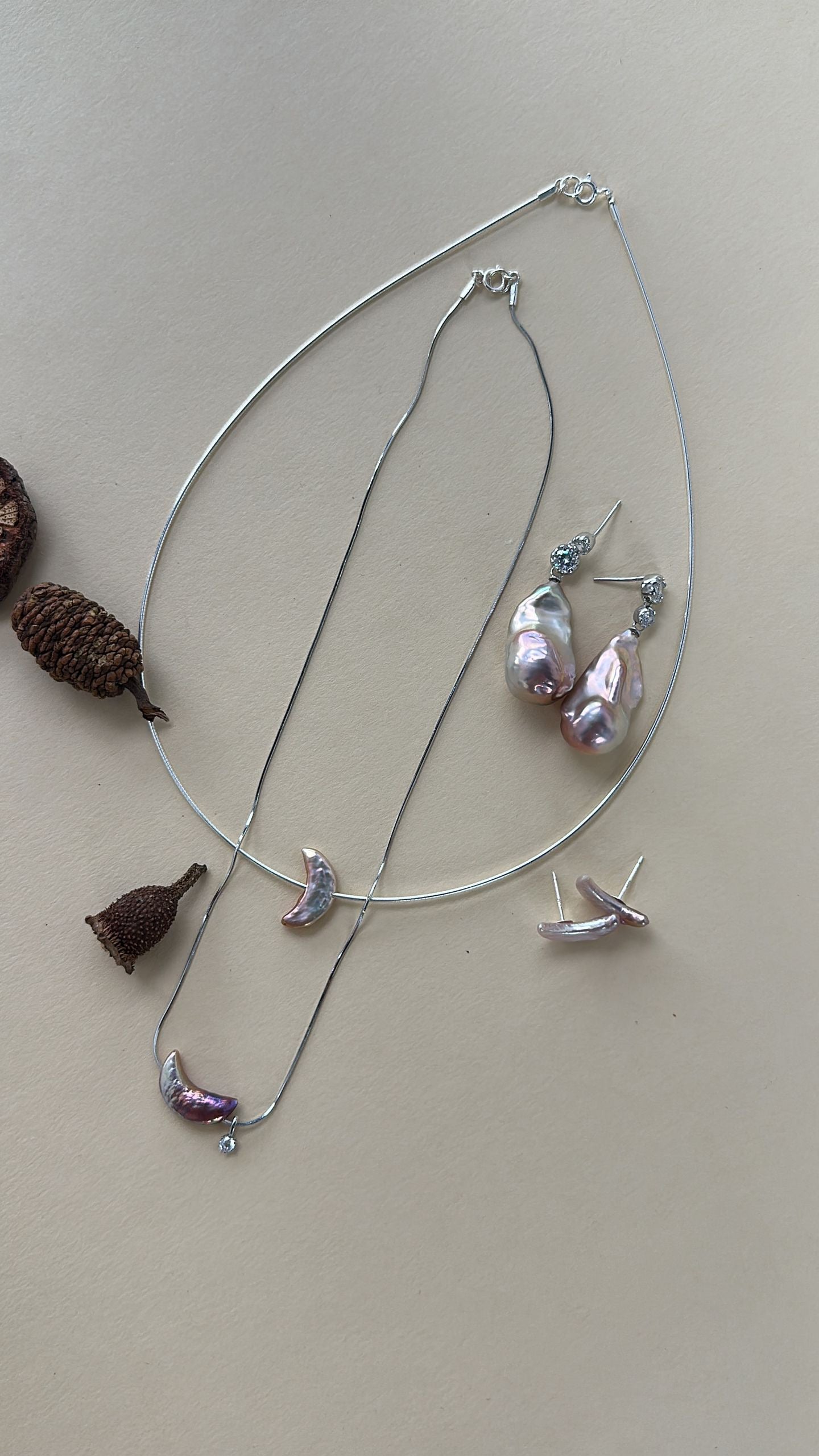 Iridescent Multicolour Pearl Moon Choker – Silver