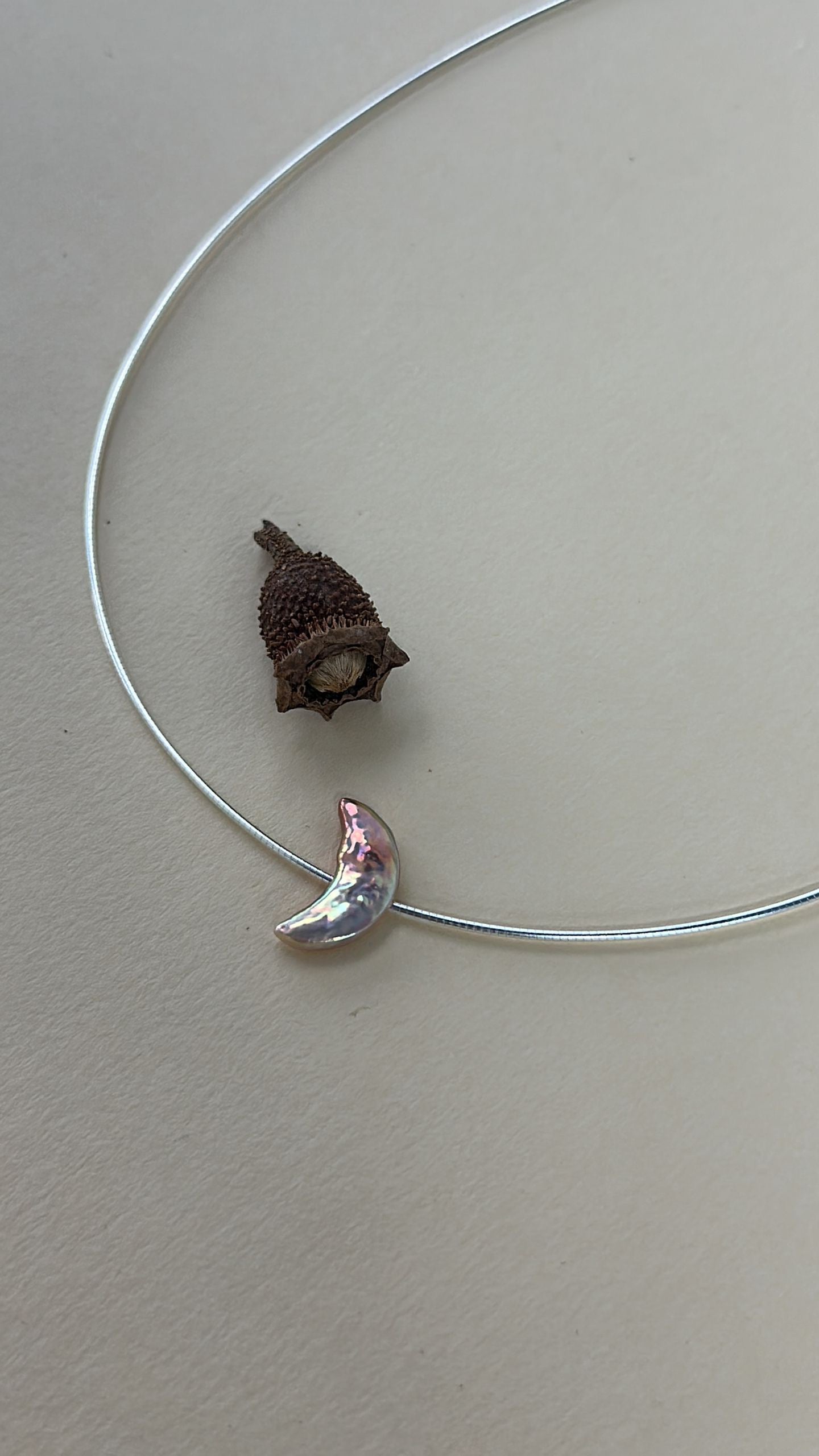 Iridescent Multicolour Pearl Moon Choker – Silver