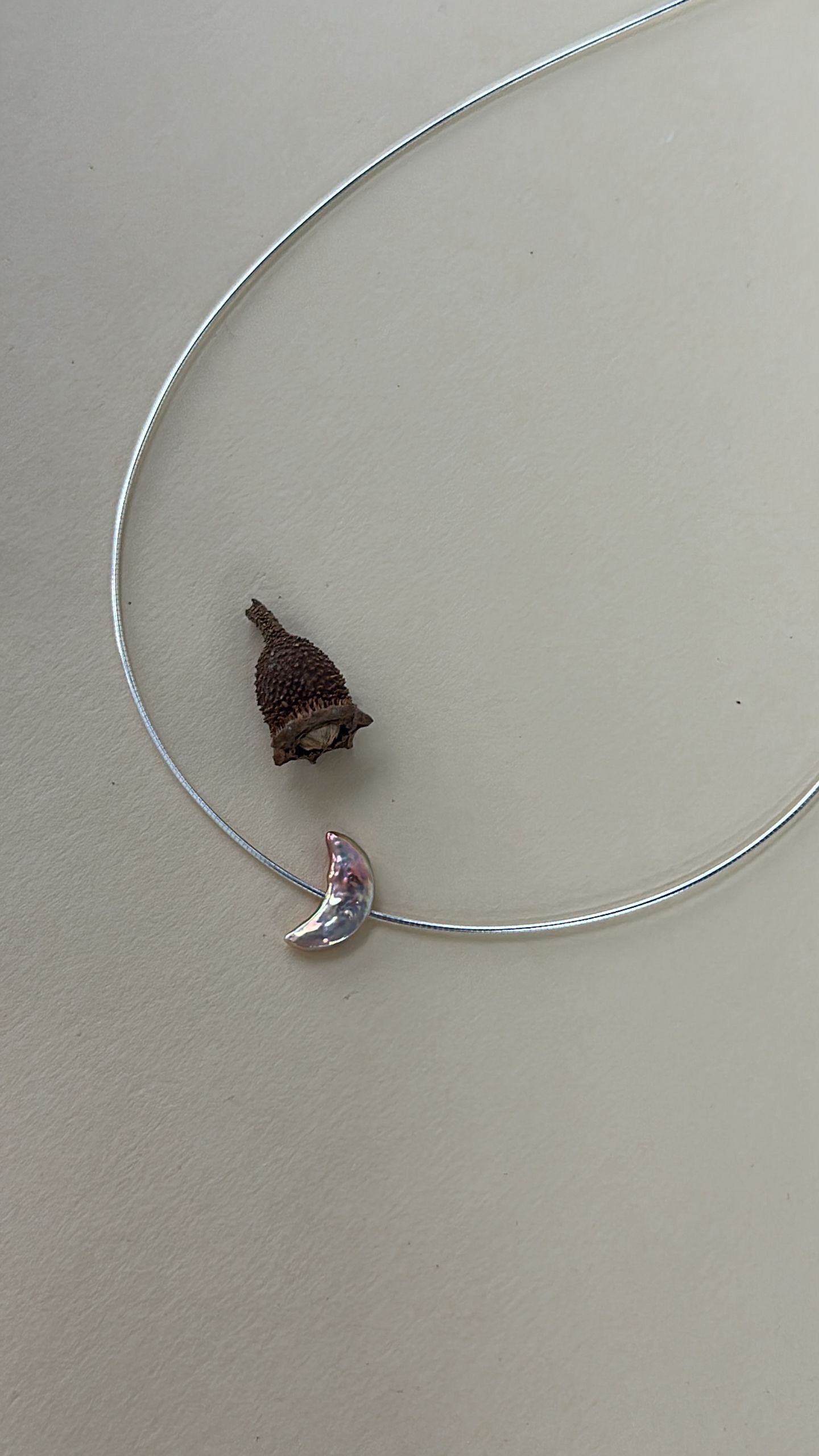 Iridescent Multicolour Pearl Moon Choker – Silver