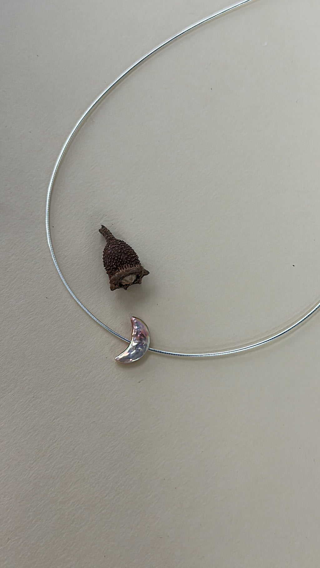 Iridescent Multicolour Pearl Moon Choker – Silver