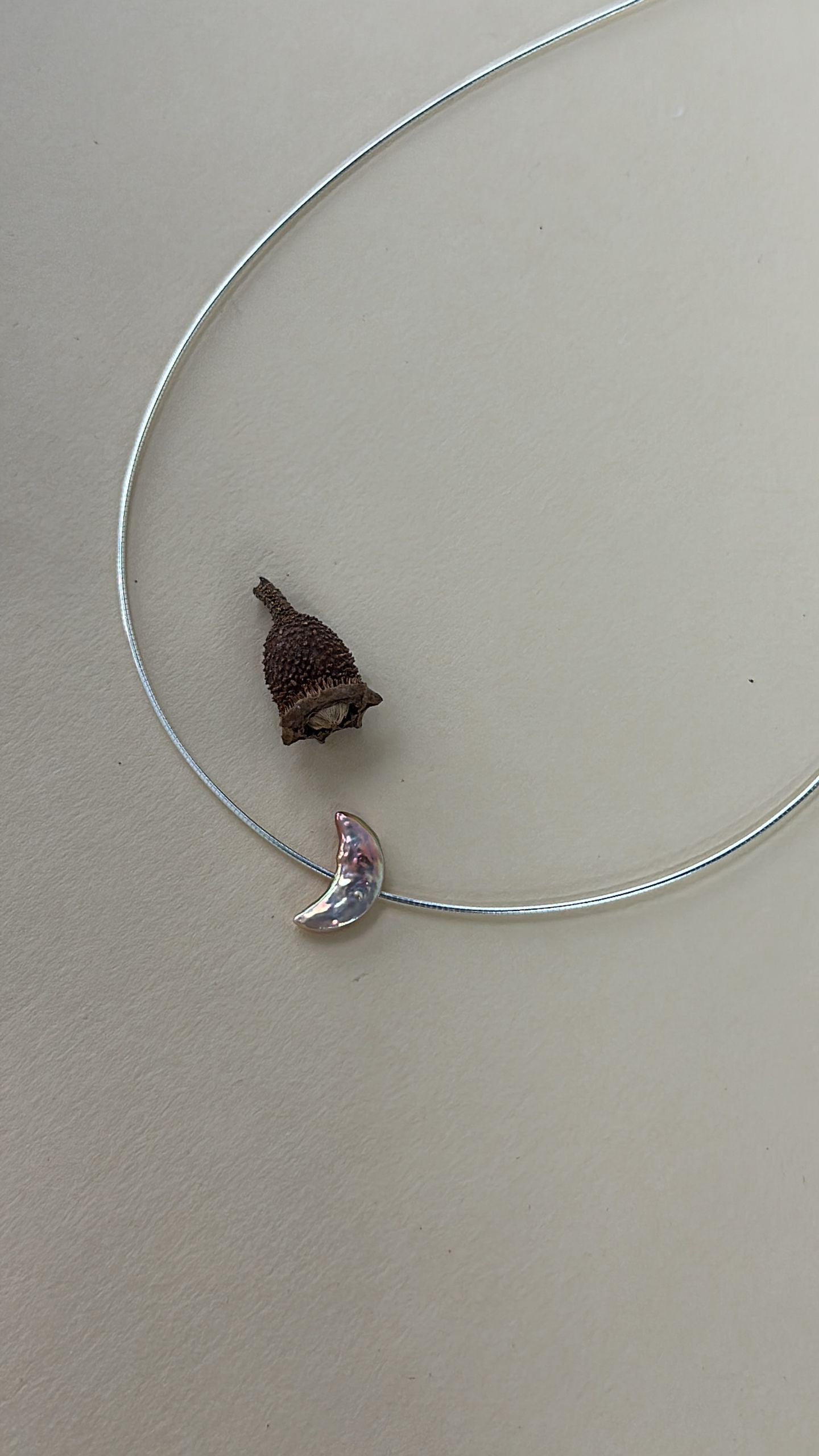 Iridescent Multicolour Pearl Moon Choker – Silver
