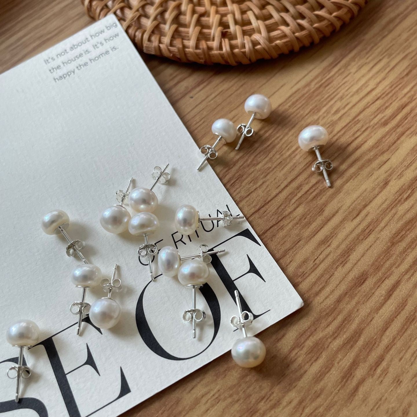 High-Luster Pearl Stud Earrings